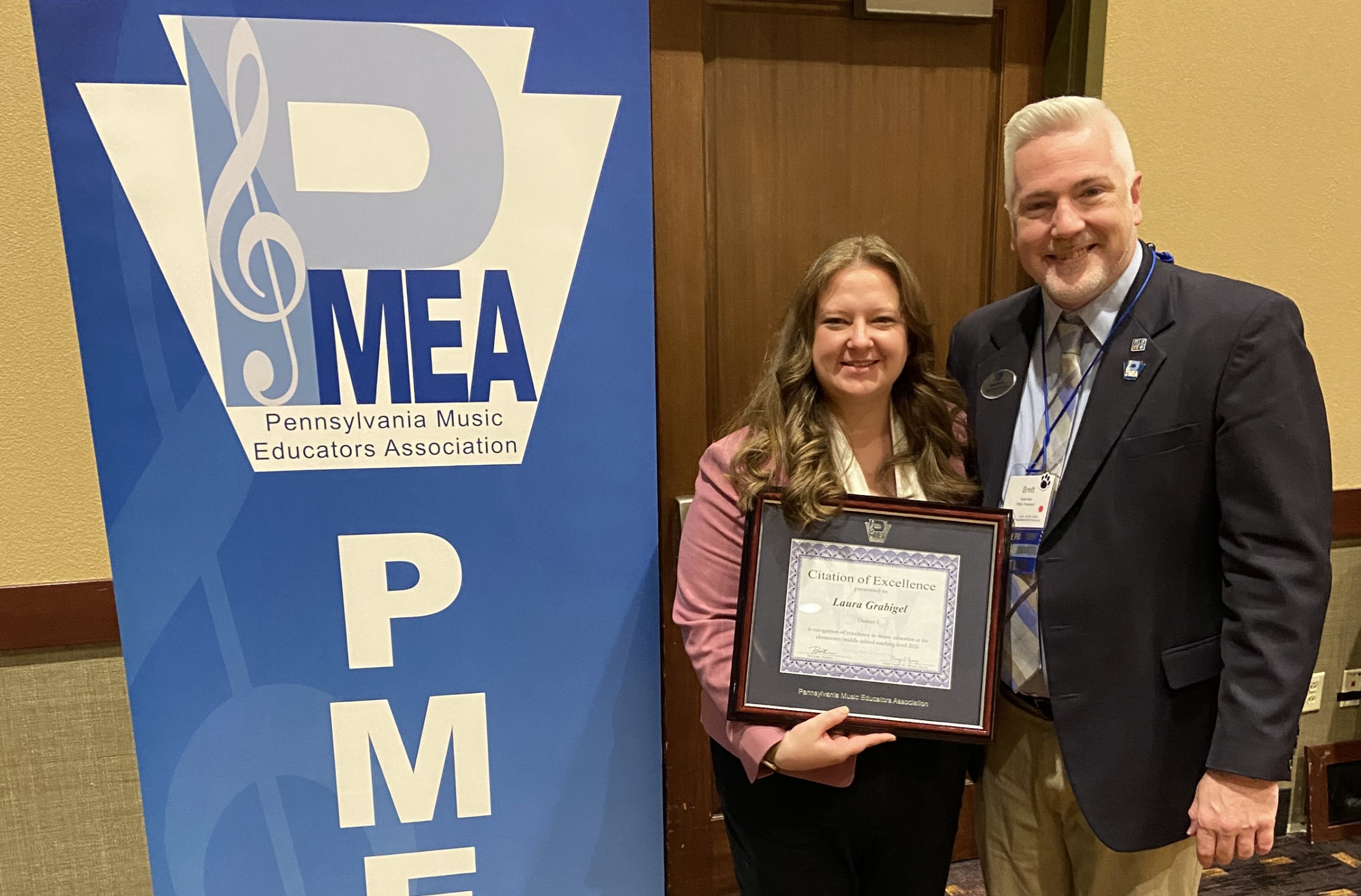 Laura Grabigel and Brett Keith pose for a photo while Laura holds her certificate.